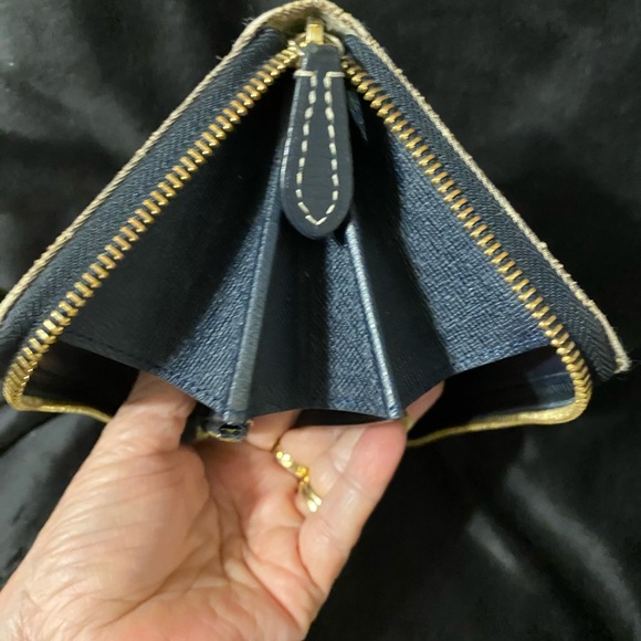 Louis Vuitton Monogram Zip-Around Wallet - Picture 9 of 13